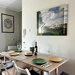 Sem Chi, The Oasis On The Lägenhet *